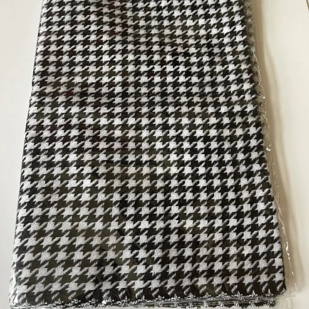 CLASSY HOUNDSTOOTH Scarf!  - Picture 3 of 7